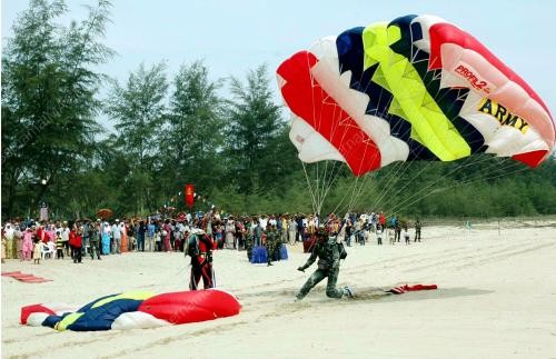 KURSUS ASAS KOMANDO SIRI 1 2004
