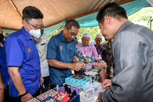 DATUK SERI TAKIYUDDIN HASSAN