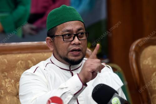 DATUK AHMAD MARZUK SHAARY