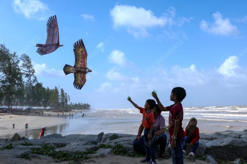 TINJAUAN CUTI UMUM PANTAI IRAMA