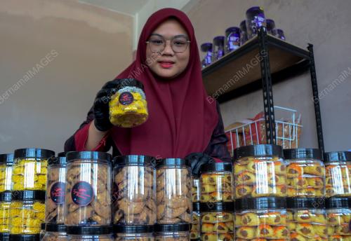 PENGUSAHA BISKUT RAYA