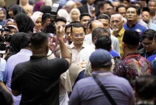 NIK NAZMI NIK AHMAD
