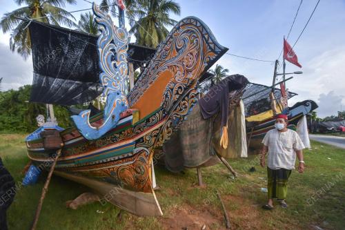PERAHU KOLEK MUSIM BOH
