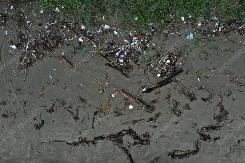 SAMPAH KIRIMAN MONSUN TIMUR LAUT
