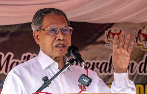 DATUK SERI MUSTAPA MOHAMED