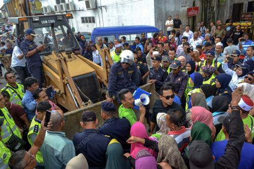 KB04_12032018_ROBOH_PASAR_01