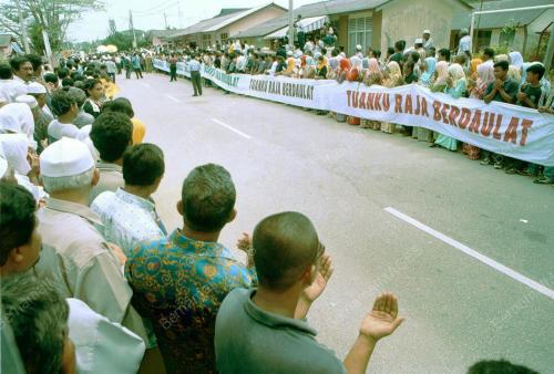KB04_12_02_2001_BERDIRI_19012016