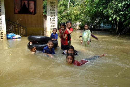 KB04_13012014_BANJIR_SURUT