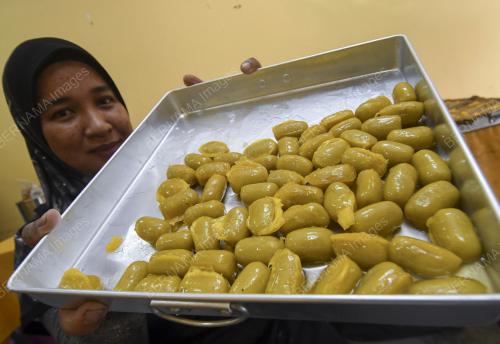 KUIH BUTIR NAKO EMAS