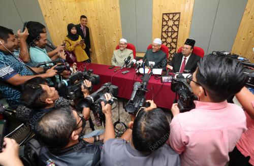 DATUK AHMAD YAKOB