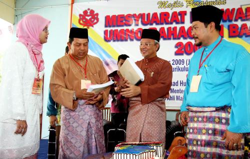 AHMAD HUSNI MOHD HANADZLAH