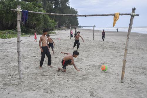 BOLA SEPAK PANTAI