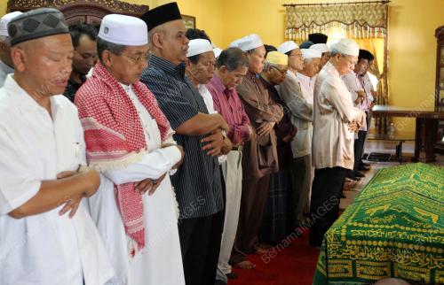 DATUK SERI MUSTAPA MOHAMED