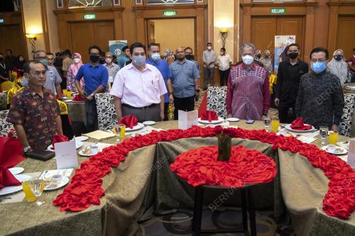 DATUK SERI MUSTAPA MOHAMED
