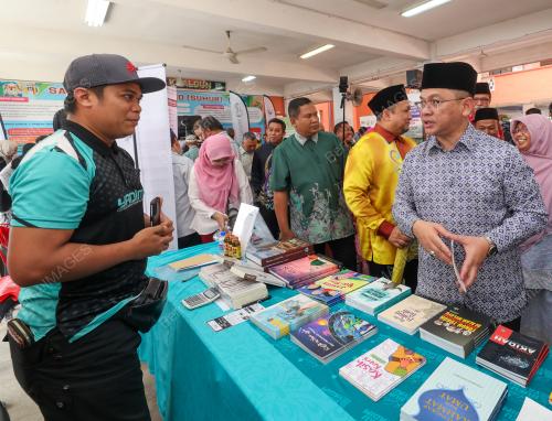 DATUK DR MOHD NA'IM MOKHTAR