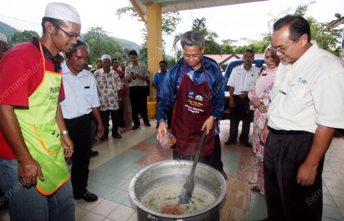 MUSTAPA MOHAMED