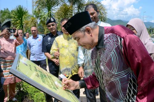 DR IZANI HUSIN