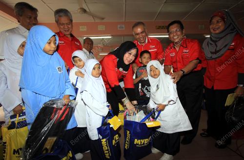 KB04_17012015_BANTUAN_BANJIR