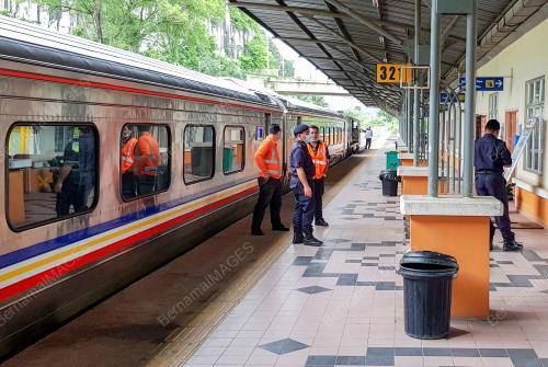 JASA TREN "SHUTTLE TIMUR"