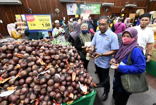DATUK SERI TAKIYUDDIN HASSAN