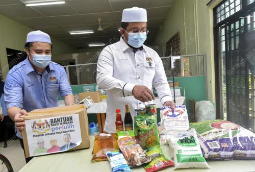 DATUK AHMAD MARZUK SHAARY