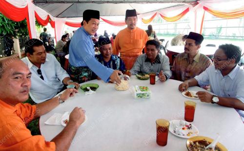 AHMAD MASLAN