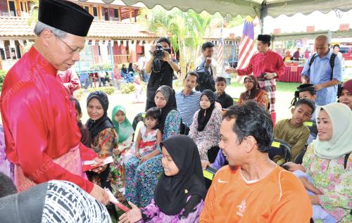DATUK SERI MUSTAPA MOHAMED