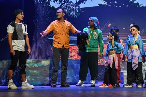 PEMENTASAN TEATER DI MANA PUTRA