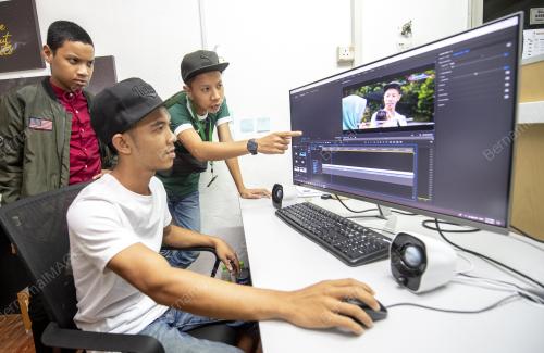 KB04_19072019_YOUTUBERS