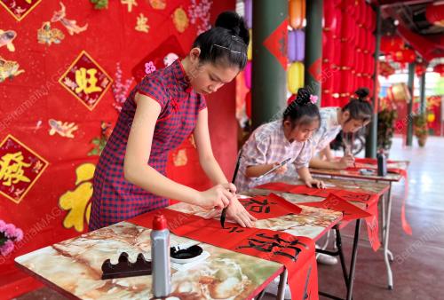 KALIGRAFI CINA
