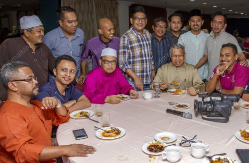 KB04_20062017_MAKAN_COLEK