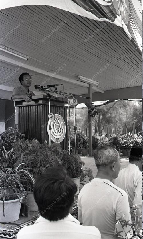 DR. MAHATHIR BIN MOHAMAD