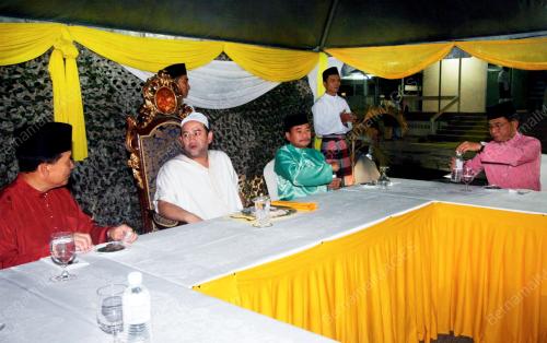 TENGKU MUHAMMAD FARIS PETRA