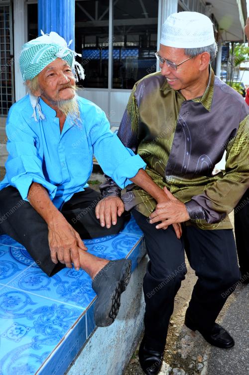 DATUK SERI MUSTAPA MOHAMED