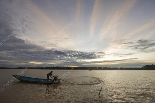 TINJAUAN KUALA BESAR DI WAKTU SENJA