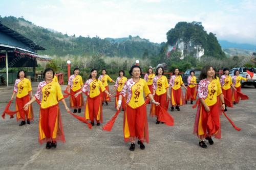 TARIAN TRADISIONAL CINA