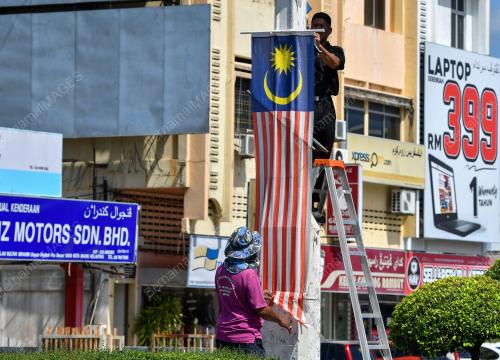 TINJAUAN BULAN KEMERDEKAAN