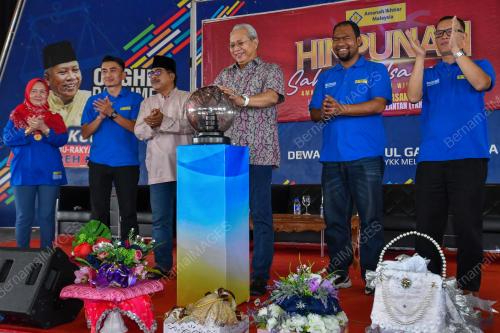 TAN SRI ANNUAR MUSA