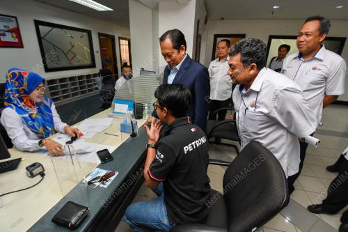 DATUK SERI AHMAD MASLAN