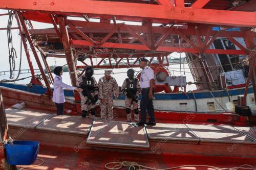 RAMPASAN BOT NELAYAN ASING VIETNAM