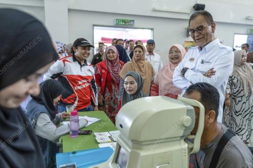 DATUK SERI DR DZULKEFLY AHMAD