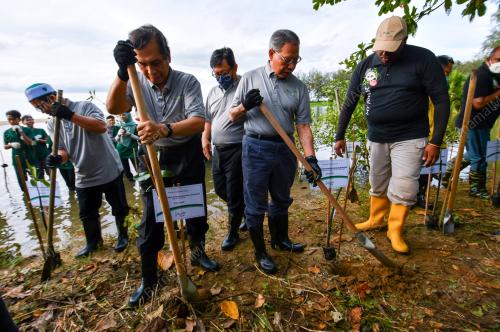 DATUK SERI MUSTAPA MOHAMED
