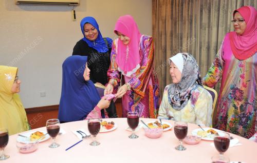 SHAHANIM MOHD YUSOF