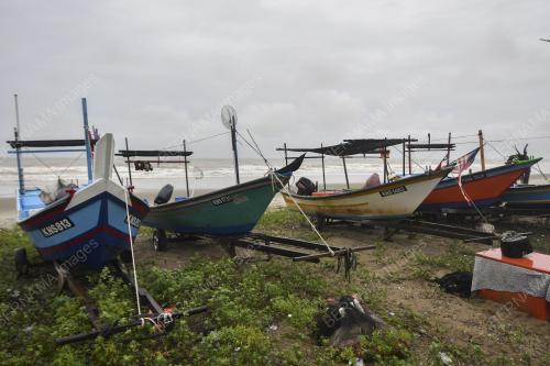 TINJAUAN MONSUN TIMUR LAUT