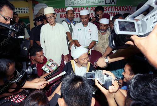 DATUK NIK ABDUL AZIZ NIK MAT