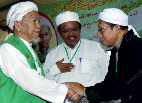 NIK ABDUL AZIZ NIK MAT