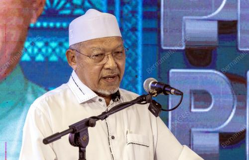 DATUK AHMAD YAKOB 