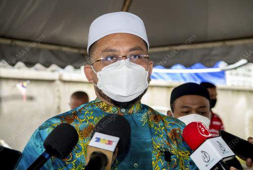 DATUK AHMAD MARZUK SHAARY