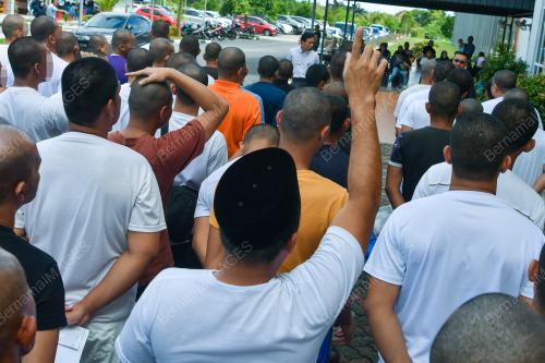 PELEPASAN BANDUAN SECARA BERLESEN