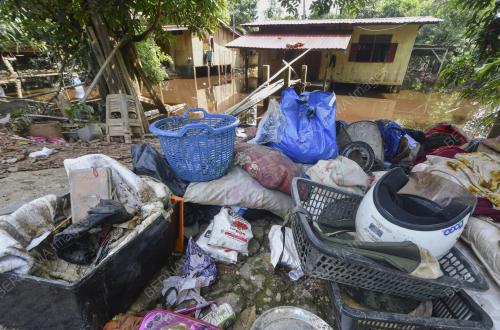 BANJIR GENANG DI KAMPUNG TERSANG